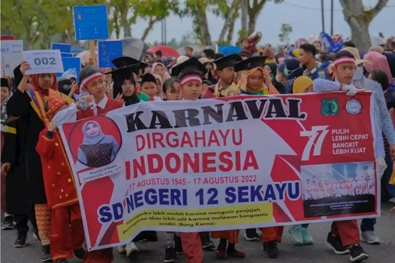 Pj Bupati Muba Sambut Peserta Karnaval Seni Budaya dan Pawai Kendaraan Hias |Republika Online