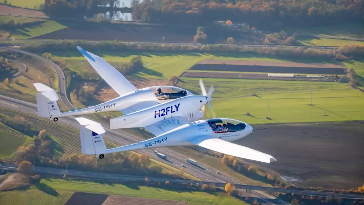 This New Airplane Could Be The First to Fly on Carbon-Free Liquid Hydrogen