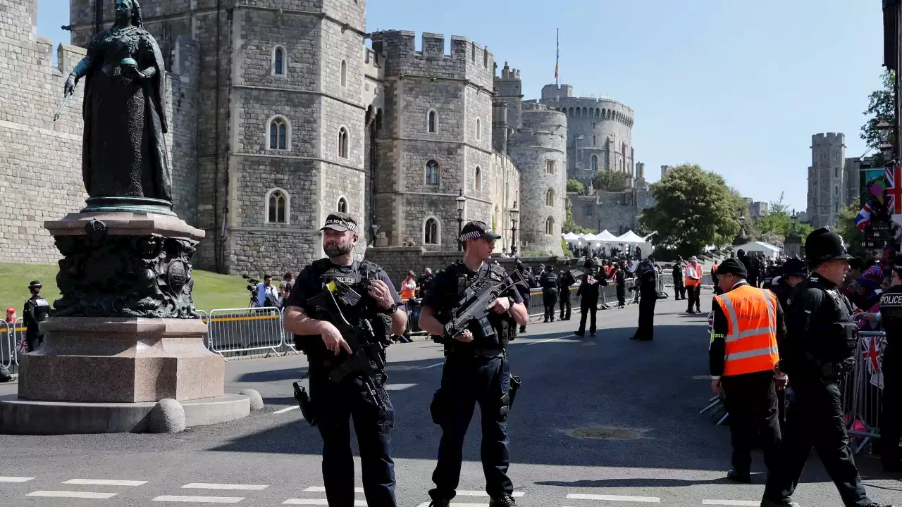 'I am here to kill the Queen': Man armed with crossbow tells police