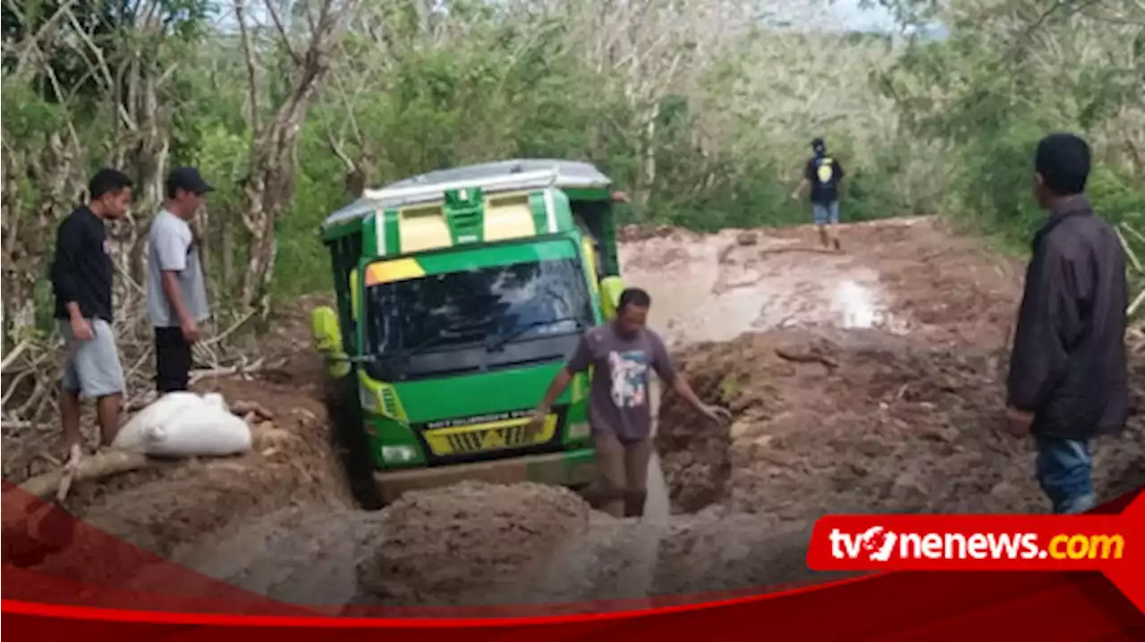 Ironi HUT ke-77 RI, Jalan di NTT Rusak Parah dan Anak Sekolah Belajar dengan Lampu Minyak: Merdekanya di Mana?