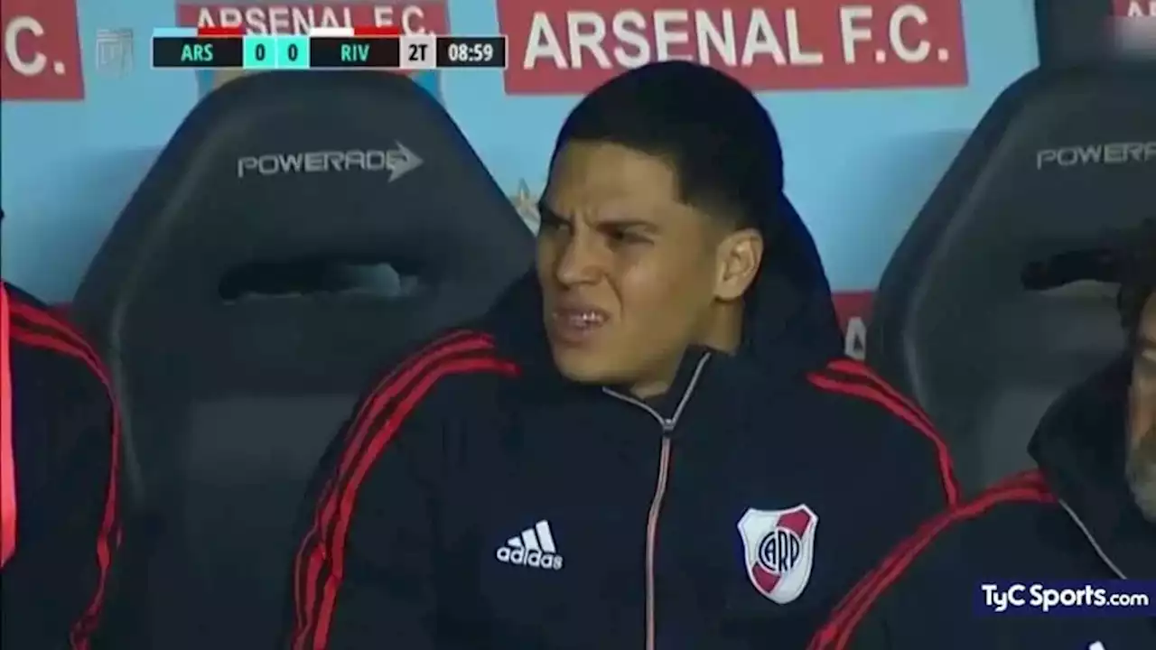 Alerta, River: la imagen de Juanfer Quintero en el banco de suplentes ante Arsenal que generó preocupación - TyC Sports