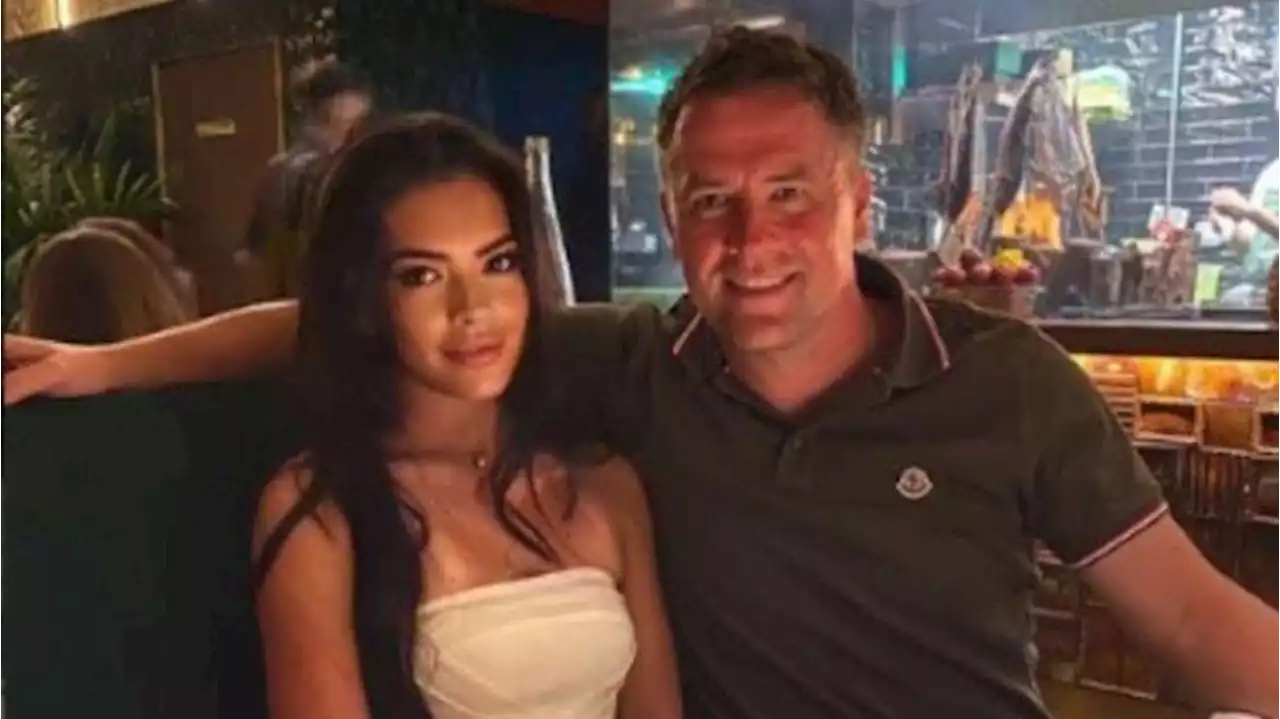 Jelang ke Indonesia, 3 Putri Cantik Michael Owen Curi Perhatian