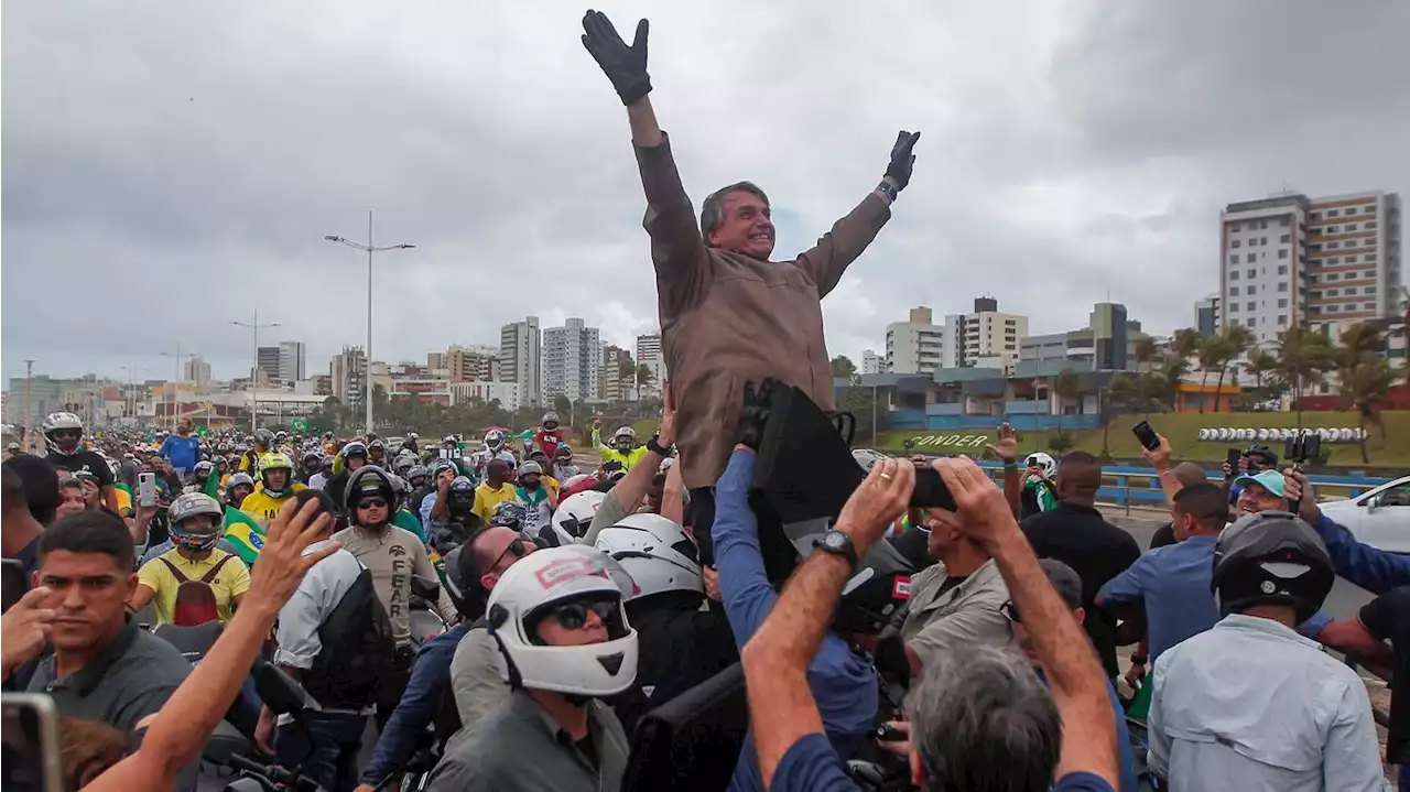 Lula leads Bolsonaro as Brazil's election heats up