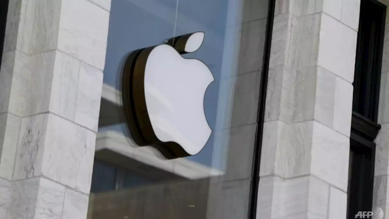 Apple warns of flaw that lets hackers into iPhones, Macs