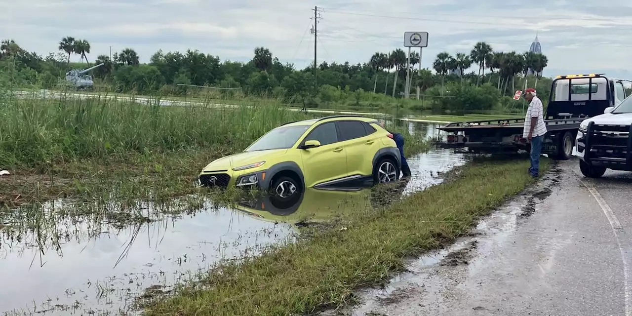 Heavy rainfall in Mobile causes people to be stranded on flooded roadways