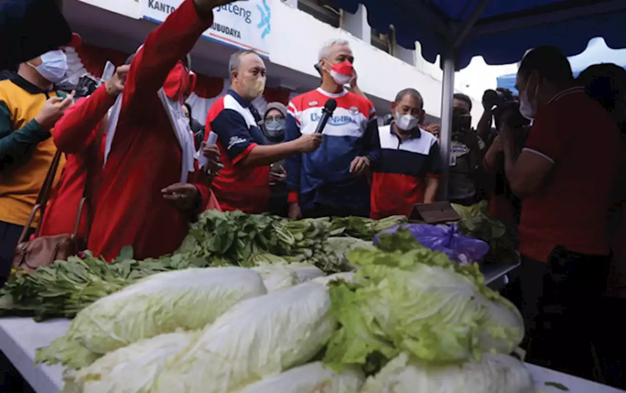 Kunjungi Bazar Pertanian di Ungaran, Ganjar Bangga Lihat Sayuran Kelas Ekspor