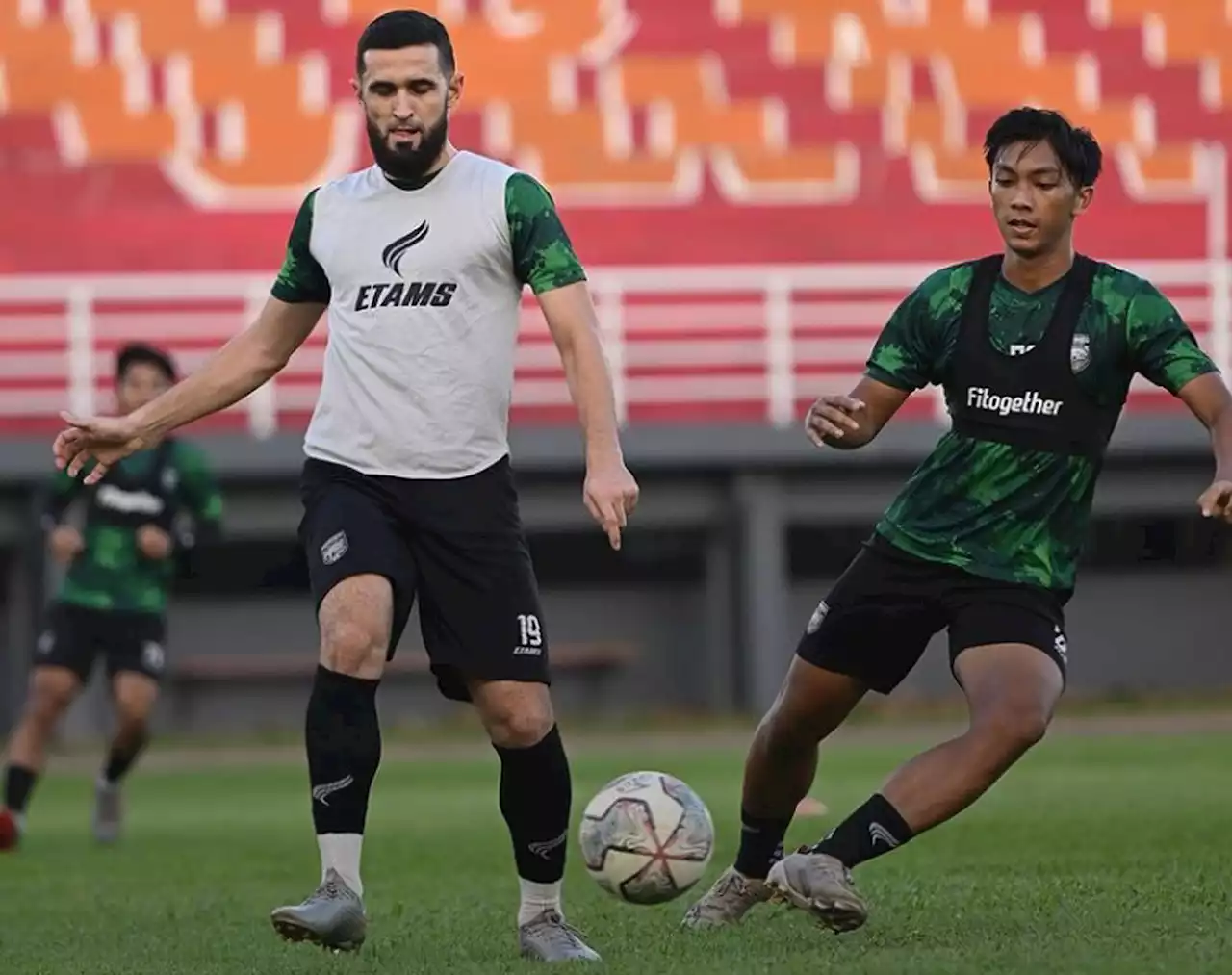 Borneo FC vs Persebaya Segera Dimulai, Ini Susunan Pemain dan Link Live Streamingnya