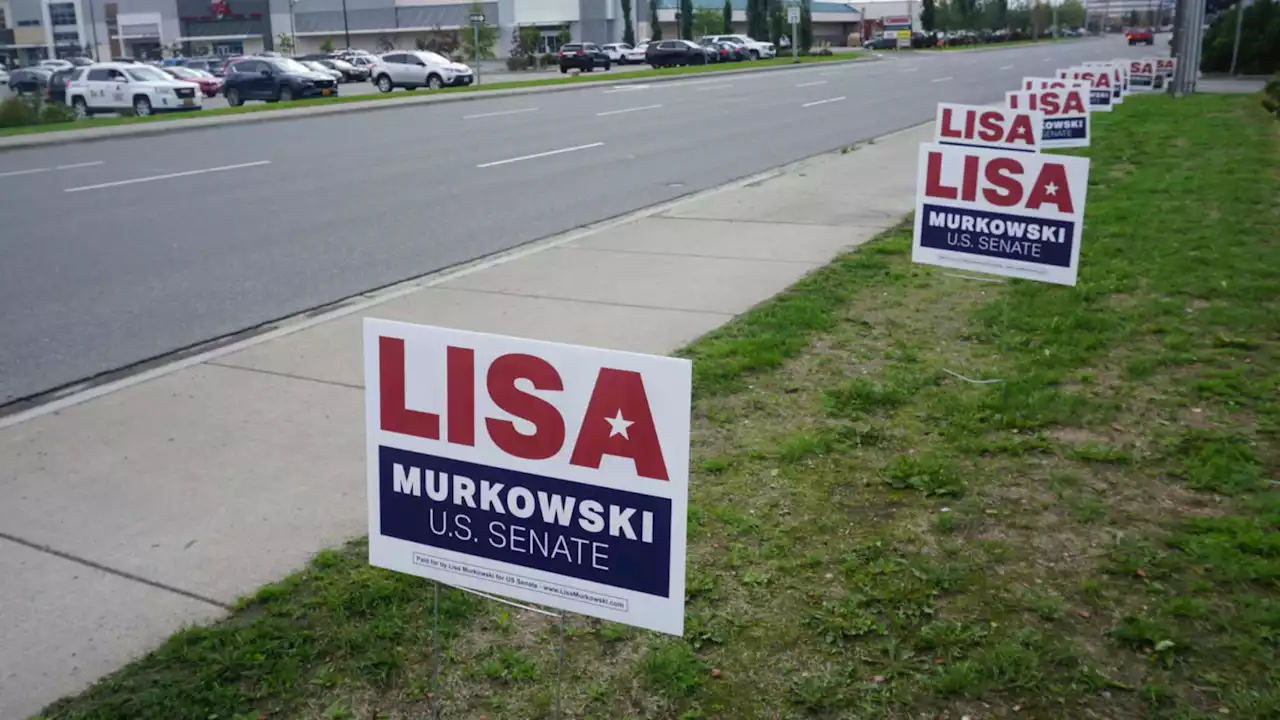 Murkowski’s lead grows, benefiting from open primary