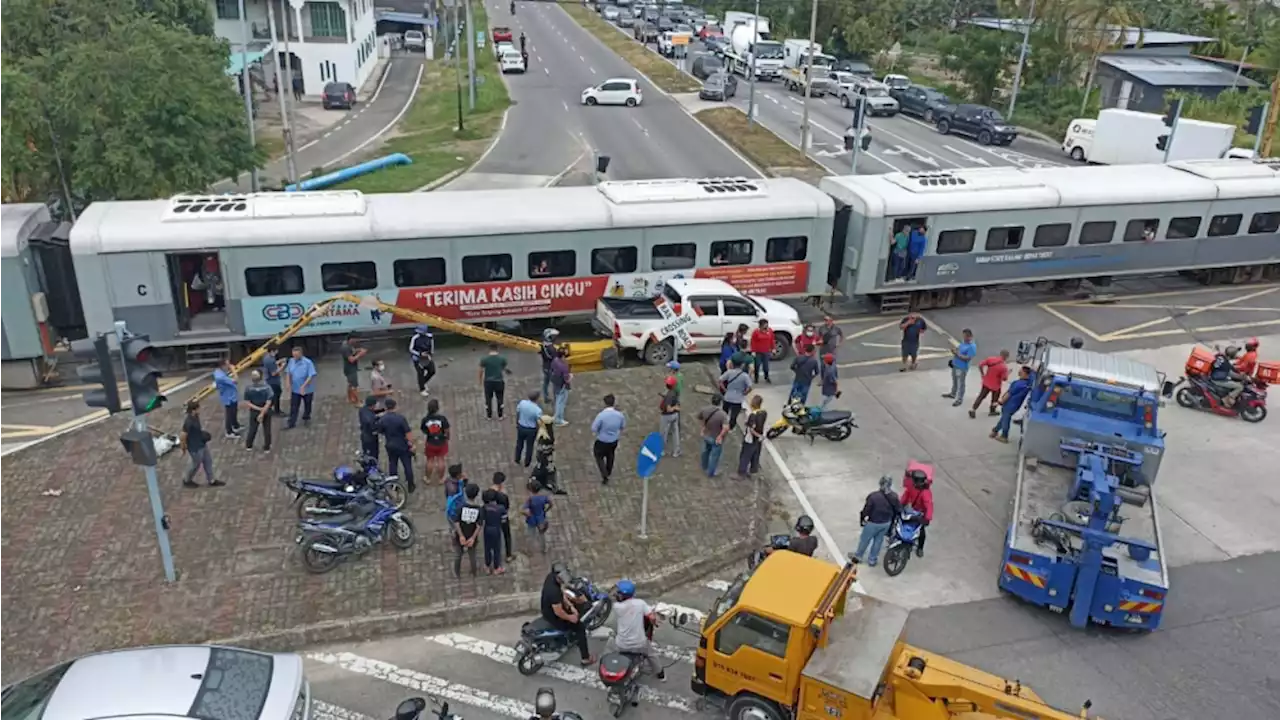 Pickup truck driver escapes unhurt after collision with moving train near Sabah airport