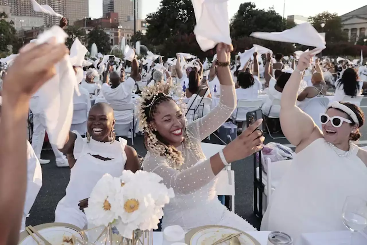 Photos of Philadelphia’s Dîner en Blanc at Logan Square