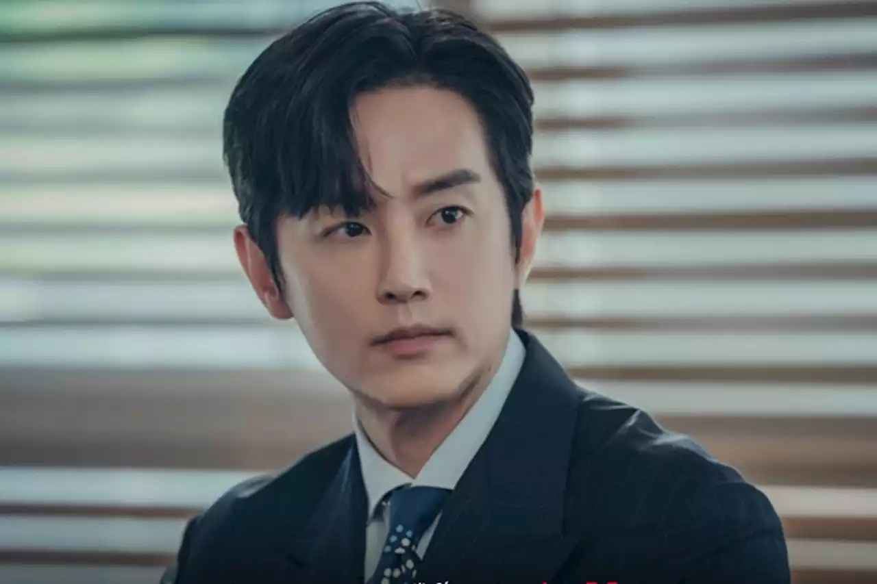 Kwon Yool Is A Charismatic Director Who Is On Tense Terms With Jung Woo In “Mental Coach Jegal”