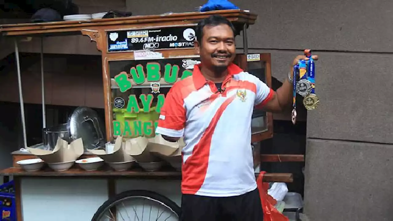 Juara ASEAN Para Games Kholidin Jualan Bubur Ayam