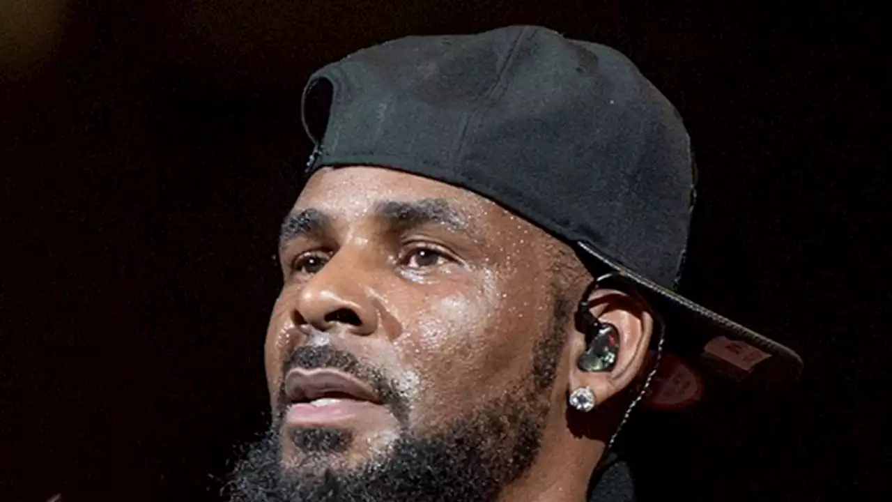 R. Kelly Alleged Victim Testifies He Started Having Sex With Her When She Was 15