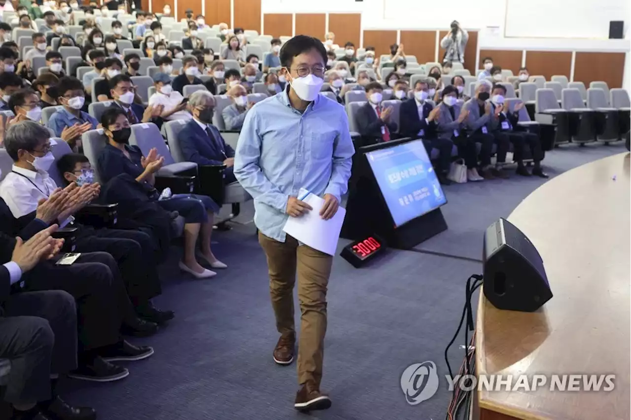 김의장 '韓수학, 선진국 반열' 허준이 '기초학문 잘돼있는 사회 되길' | 연합뉴스