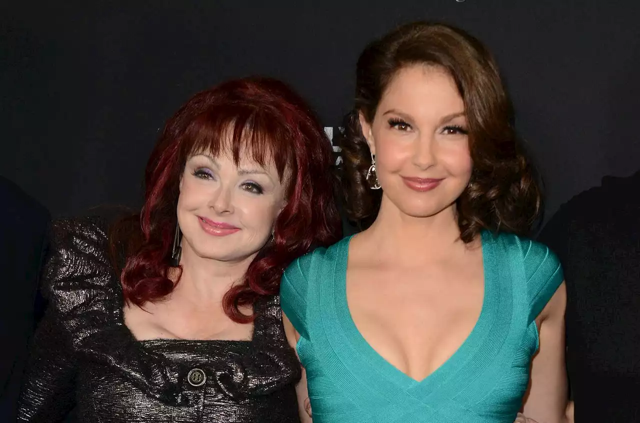 Naomi Judd leaves Wynonna, Ashley out of will, makes Larry Strickland executor of her estate