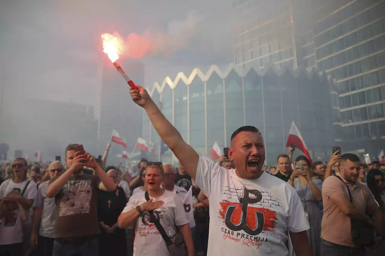 Poles mark 1944 revolt against Nazis; compare it to Ukraine