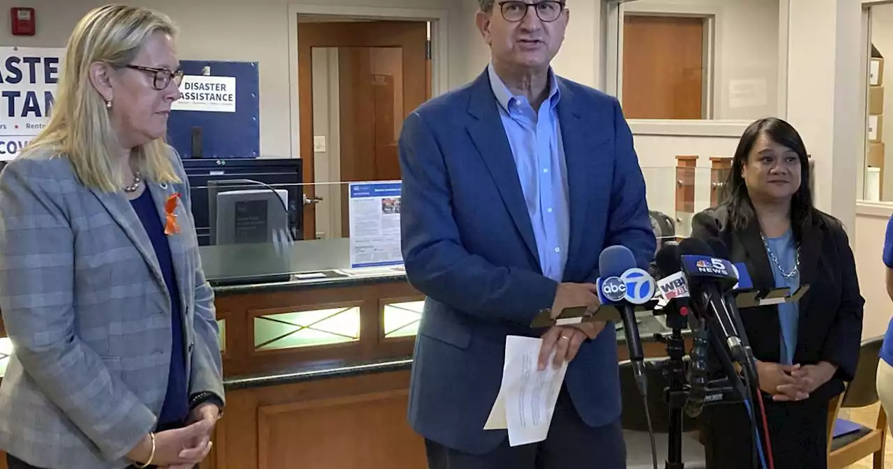 Federal loan center opens in Highland Park to help businesses, organizations impacted by parade shooting: ‘They need to be served’