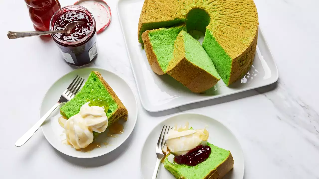 Pandan Chiffon Cake