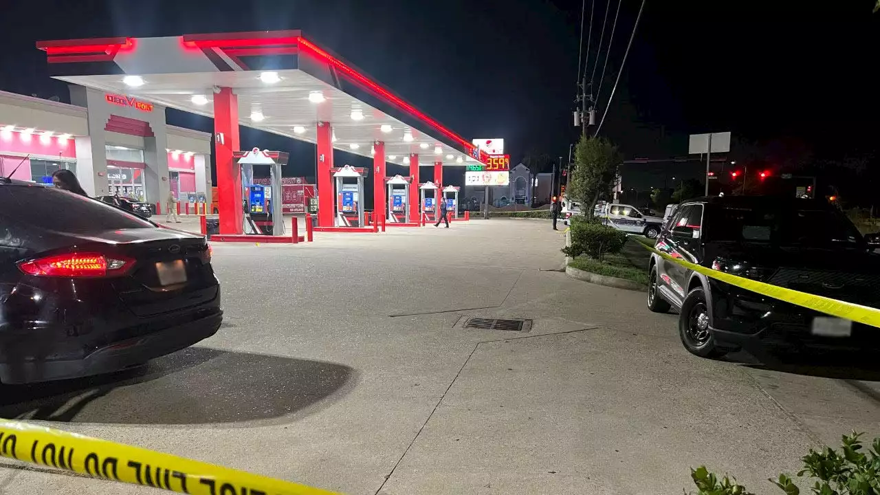 2 dead after shooting at gas station in SE Houston