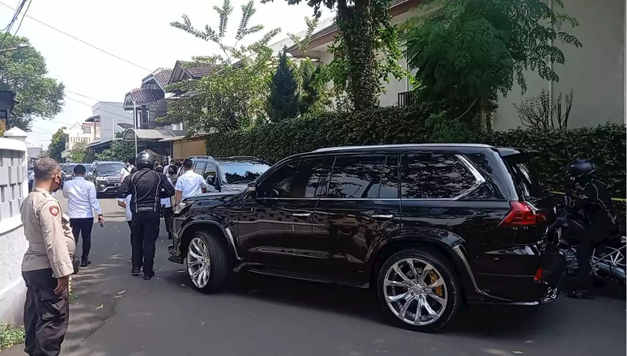 Ini Harga Mobil Mewah Komjen Agus yang Mendatangi Rumah Ferdy Sambo, Ya Ampun!