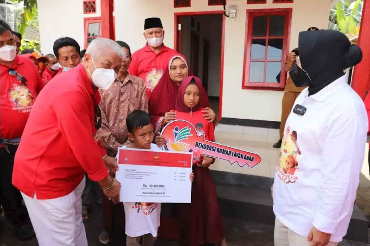 Mensos Risma di Lombok Timur: Renovasi Rumah dan Beri Ruang Belajar