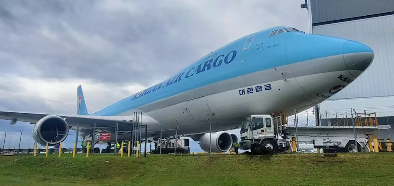 Fencing, vehicle damaged after cargo plane breaks loose at Ted Stevens Airport