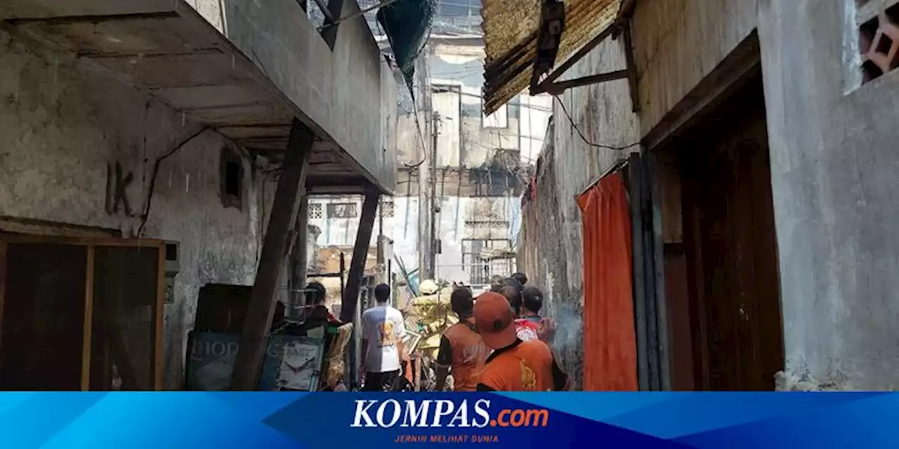 Saat Api Melalap Rumah-rumah di Pekojan Tambora gara-gara Kabel Listrik Amburadul...