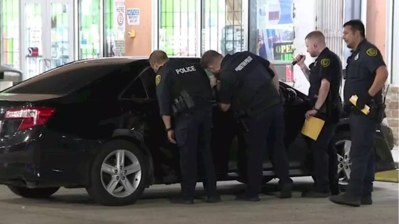 Suspect shot during attempted robbery at northeast Houston gas station, HPD says