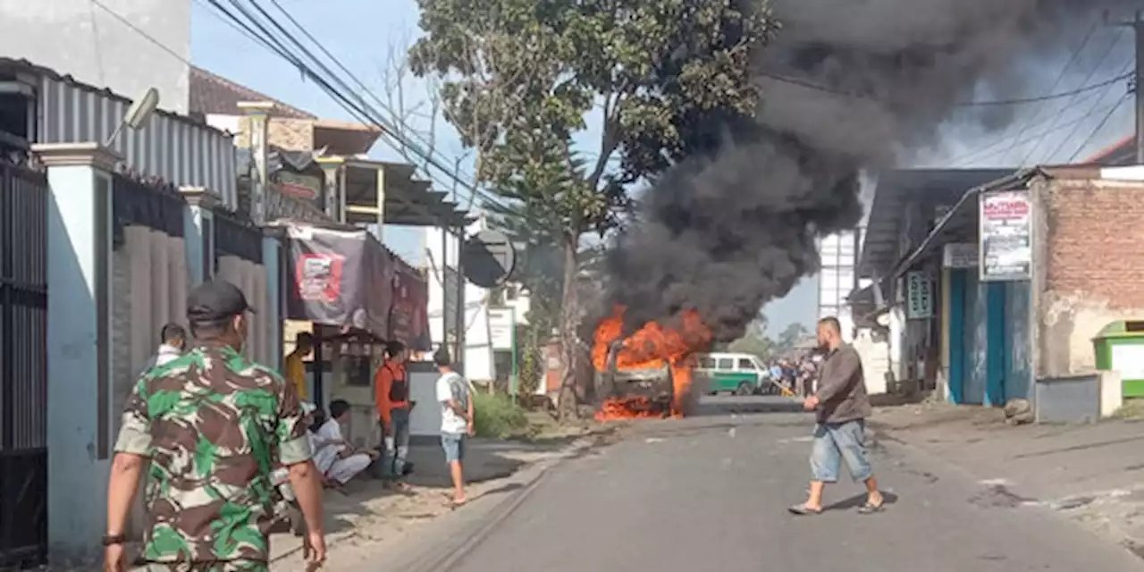 Mobil Pengangkut BBM Eceran di Garut Terbakar, Terdengar Suara Ledakan | merdeka.com