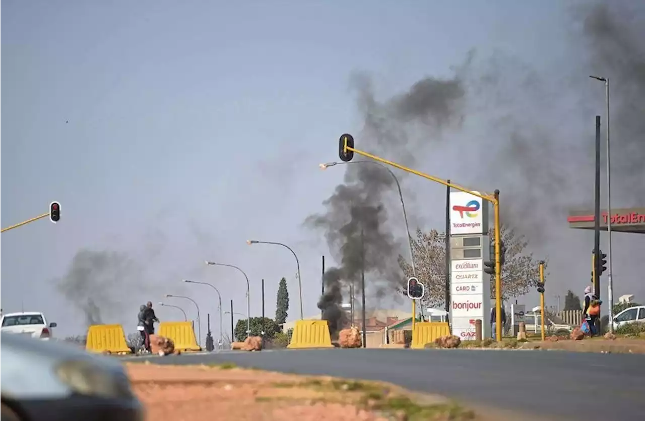 Tembisa protest: EMPD hands investigation over to police to probe deaths of four people | News24