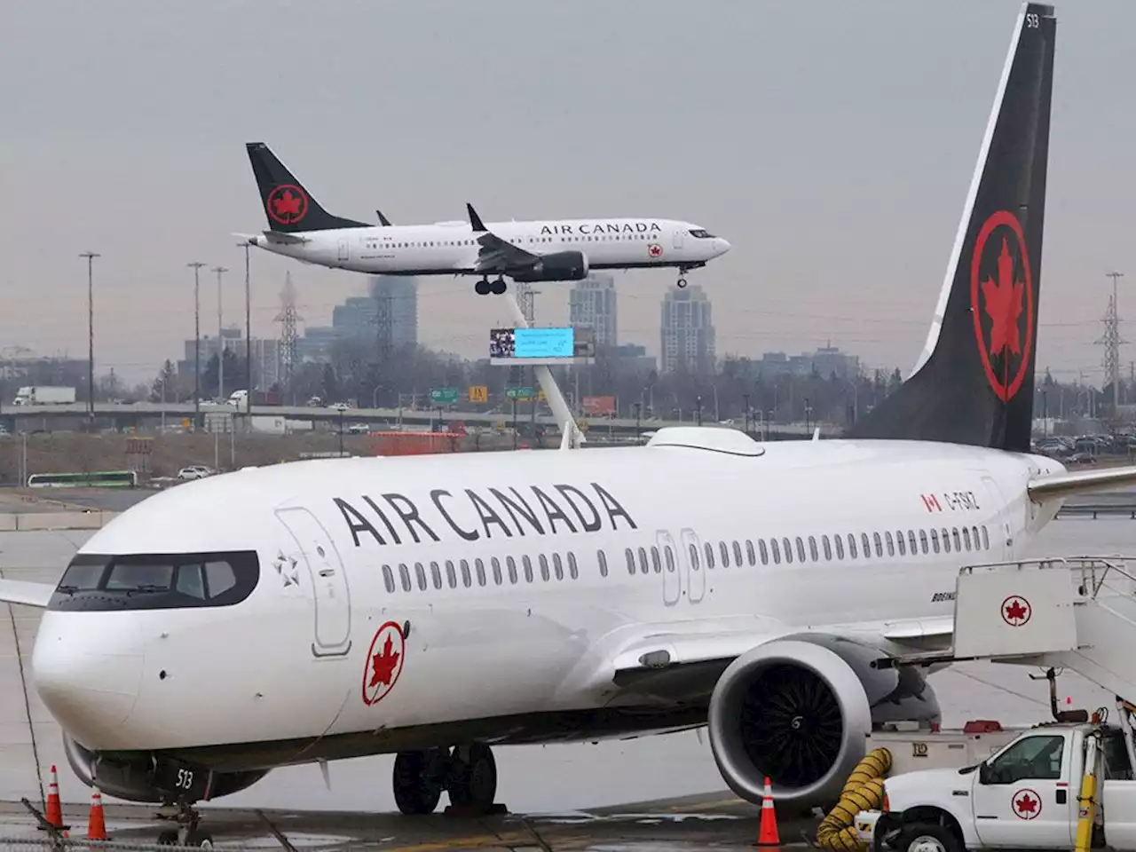 Air Canada loss narrows as revenue jumps fivefold in 'very challenging' quarter