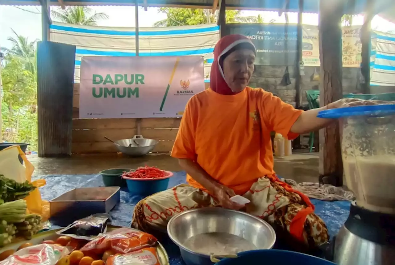 Dapur Umum Baznas Salurkan Makanan Siap Saji untuk Penyintas Banjir Parigi Moutong |Republika Online