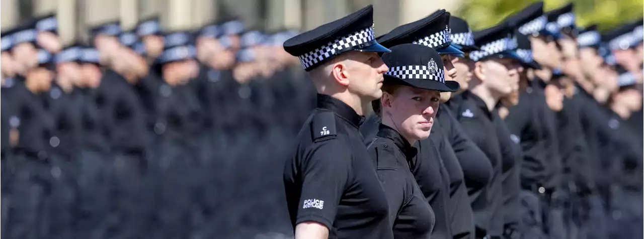 Police officer numbers in Scotland fall to lowest level for 14 years