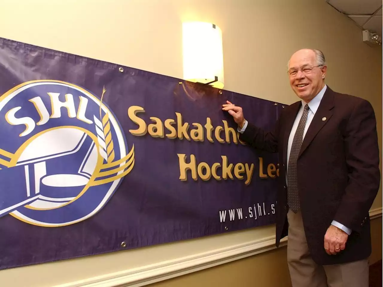 Saskatchewan hockey legend Wayne Kartusch dies at 82