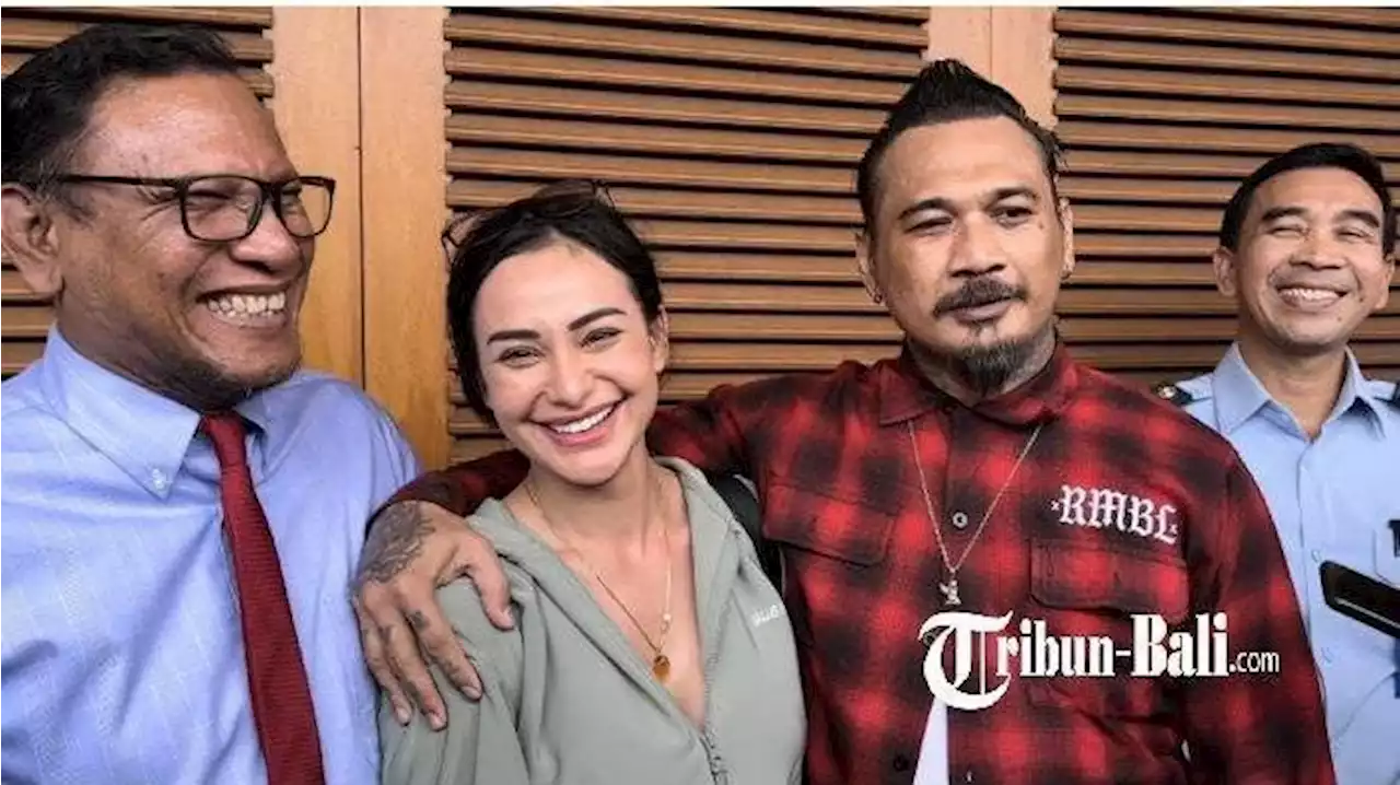 Ekspresi Bahagia Jerinx SID Bebas, Ini Ucapan Spesialnya Pada Nora Alexandra yang Jadi Penjamin - Tribunnews.com