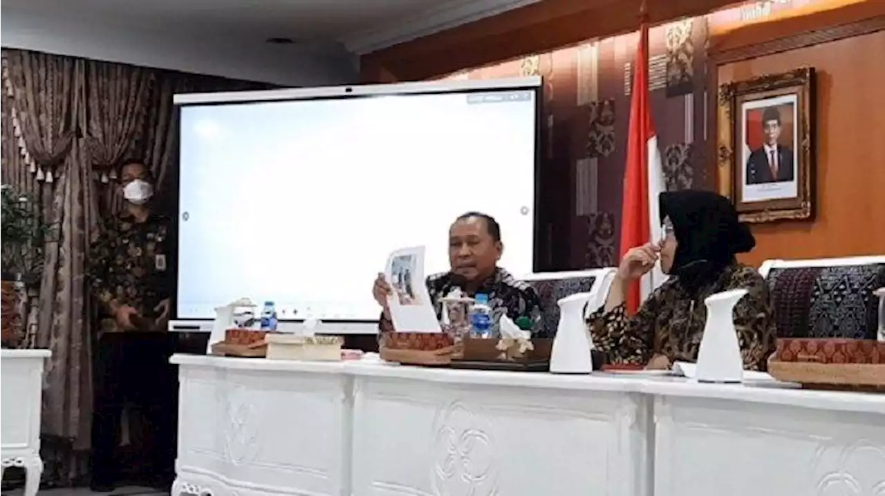 Tim Inspektorat Jenderal Kemensos Tak Temukan Stiker Banpres di Beras Bansos yang Ditimbun di Depok - Tribunnews.com