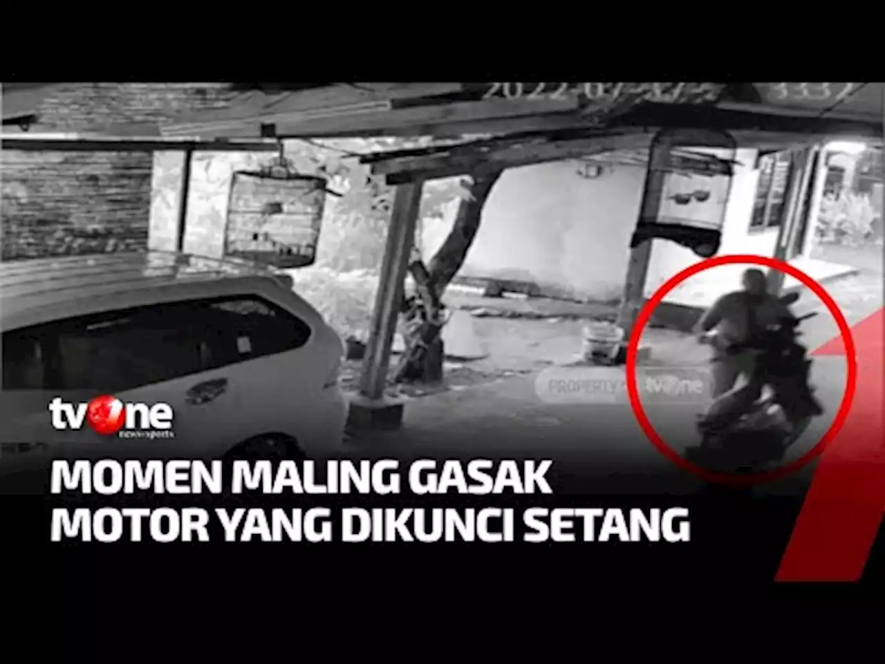 Pencurian Motor Terekam CCTV, Pelaku Angkat Motor Keluar Rumah - tvOne