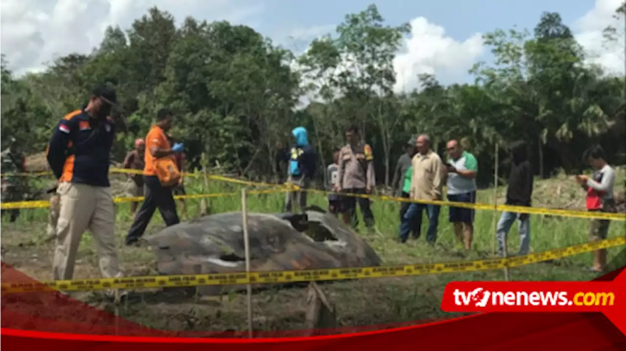 Warga Heboh, Serpihan Roket Milik China yang Meledak Ditemukan Jatuh Dalam Kebun Warga di Kabupaten Sanggau