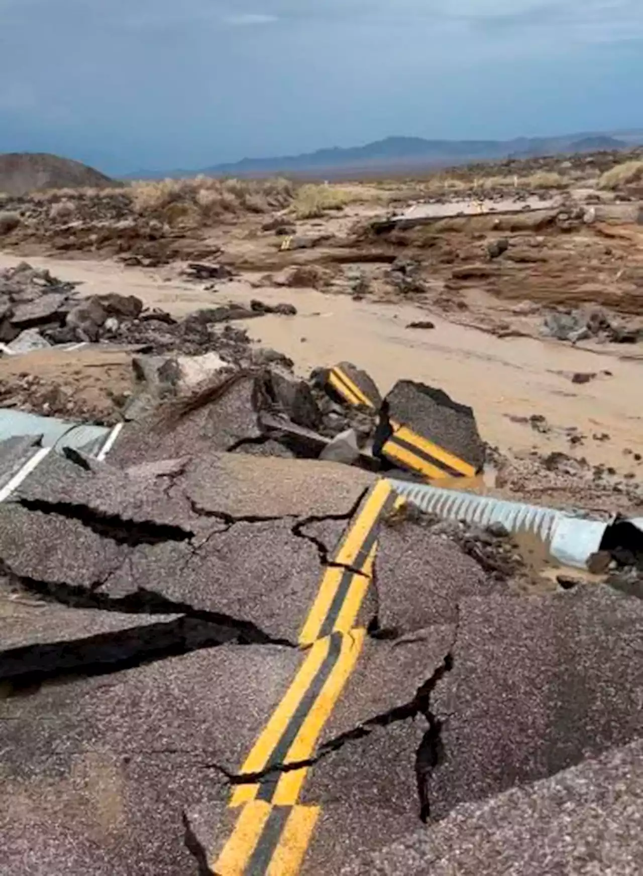 Flash floods close roads into Death Valley National Park