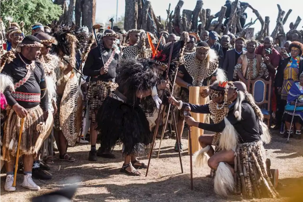 Thousands fete South Africa's new Zulu king