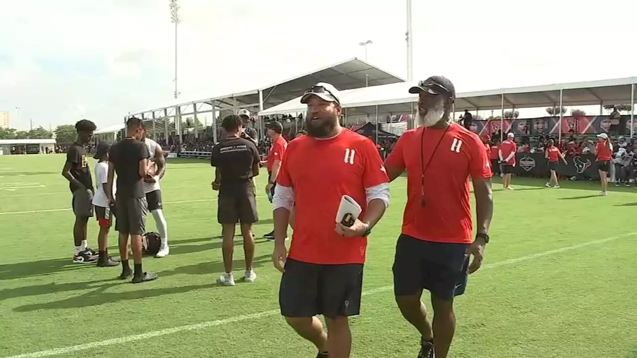 Texans linebackers coach Miles Smith sharing NFL 'grind' with father Lovie Smith