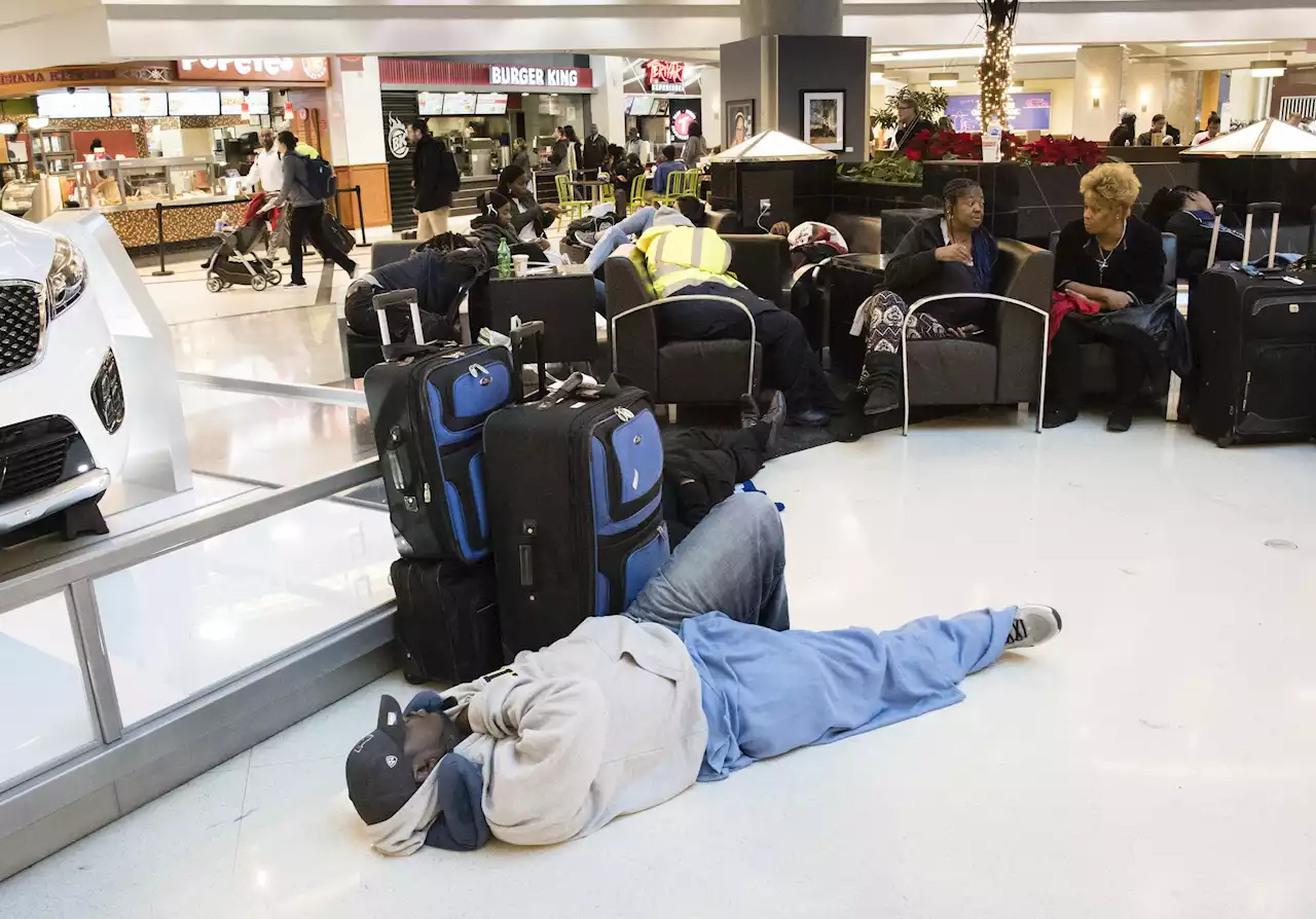 Buttigieg warns airlines to help travelers or face new rules