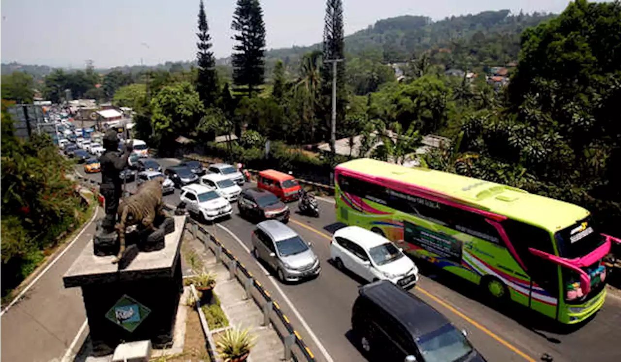 Tanggal Tua, Arus Lalin Wisata Puncak Lancar