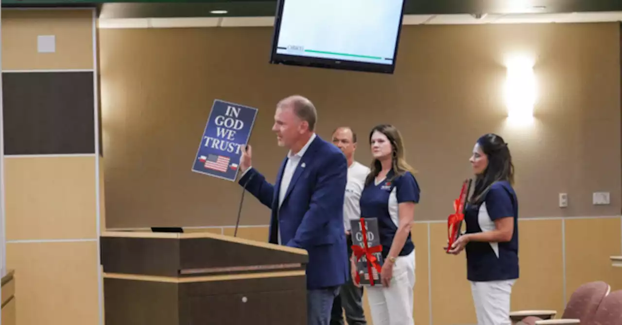 Texas Schools Begin Hanging 'In God We Trust' Signs