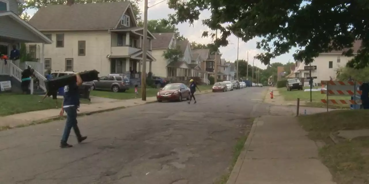 Volunteers beautify Cleveland neighborhood, hope to make lasting changes