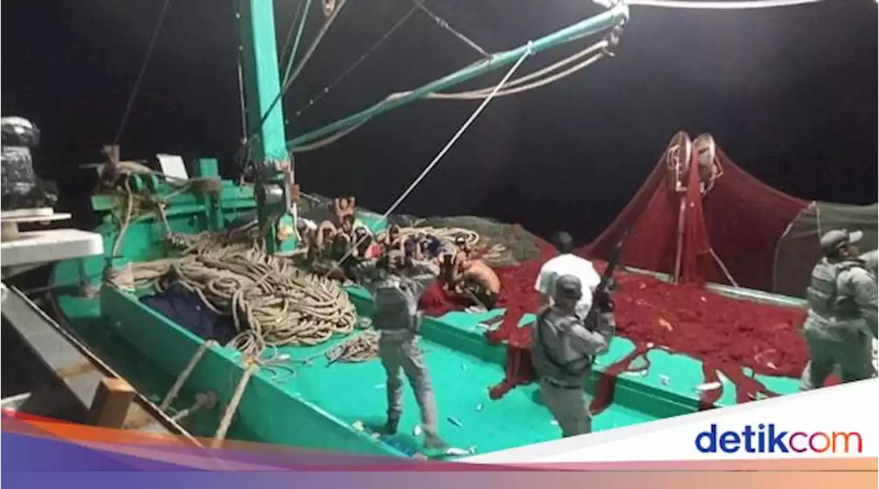 Bakamla Tangkap Kapal Vietnam Curi Ikan di Natuna, 17 Orang Diamankan