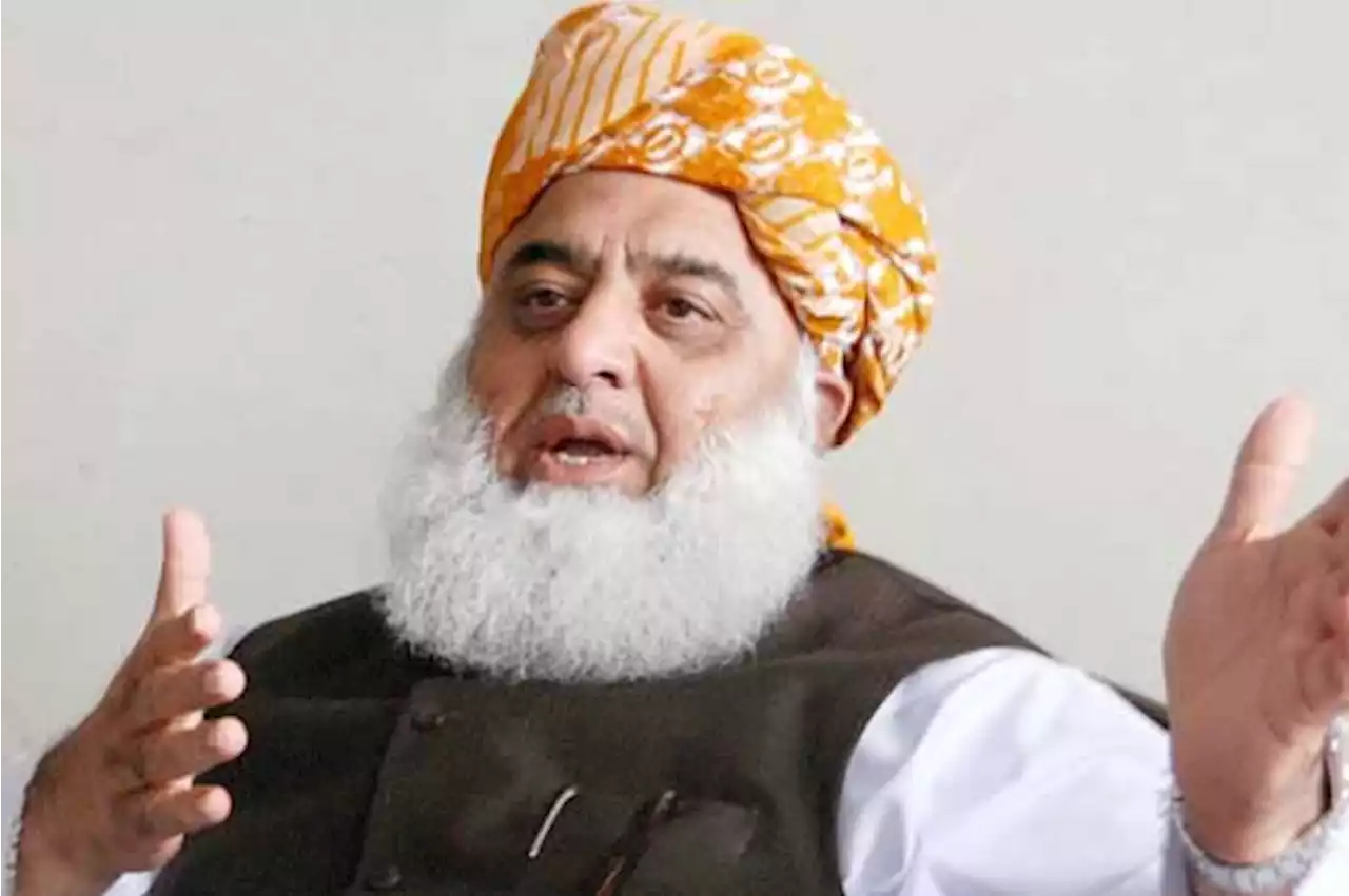 طاقتور قوتیں سمجھتی ہیں نظام ہمارے ہاتھ میں ہونا چاہیے: مولانا فضل الرحمان