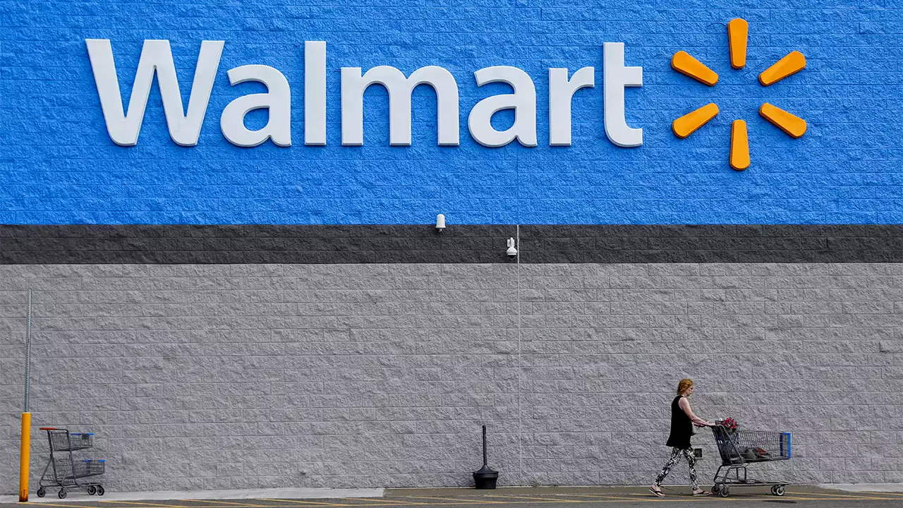 Woman in Oklahoma climbs through sunroof, rescues 2-year-olds left in hot car at Walmart