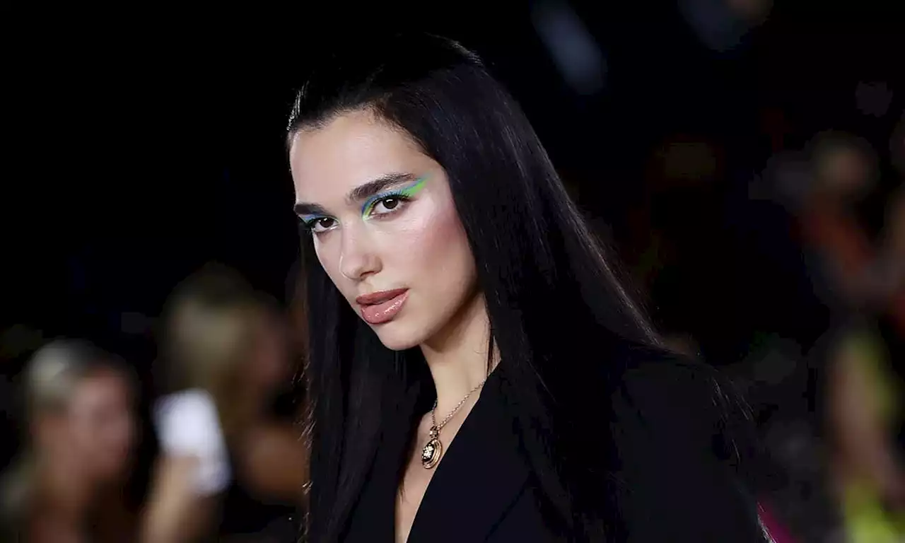 Dua Lipa embraces nineties nostalgia in colour block look