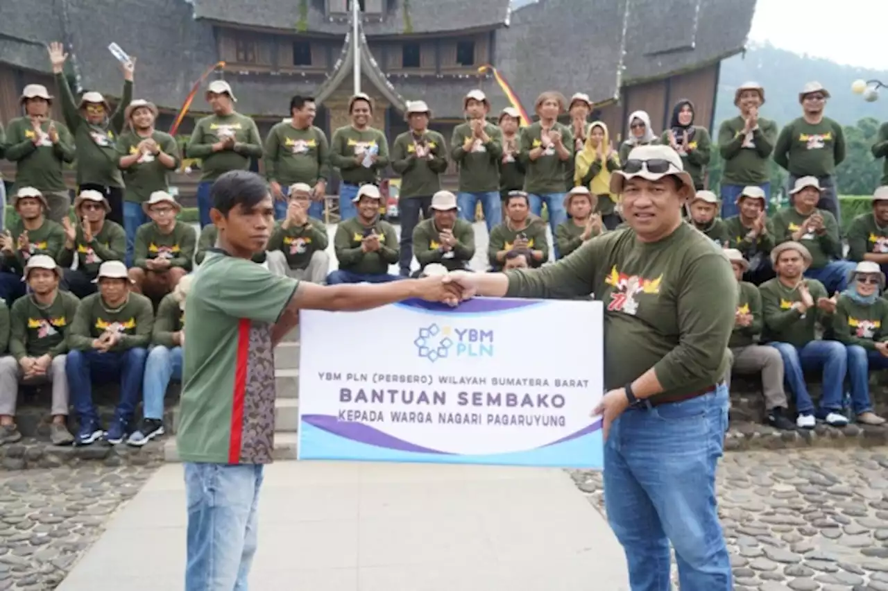 YBM PLN Salurkan Bantuan Modal Usaha & Paket Sembako di Istano Pagaruyung